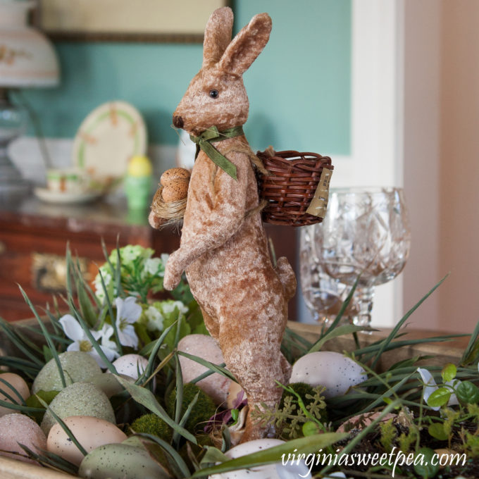 Farmhouse Style Easter Centerpiece and Table - Sweet Pea