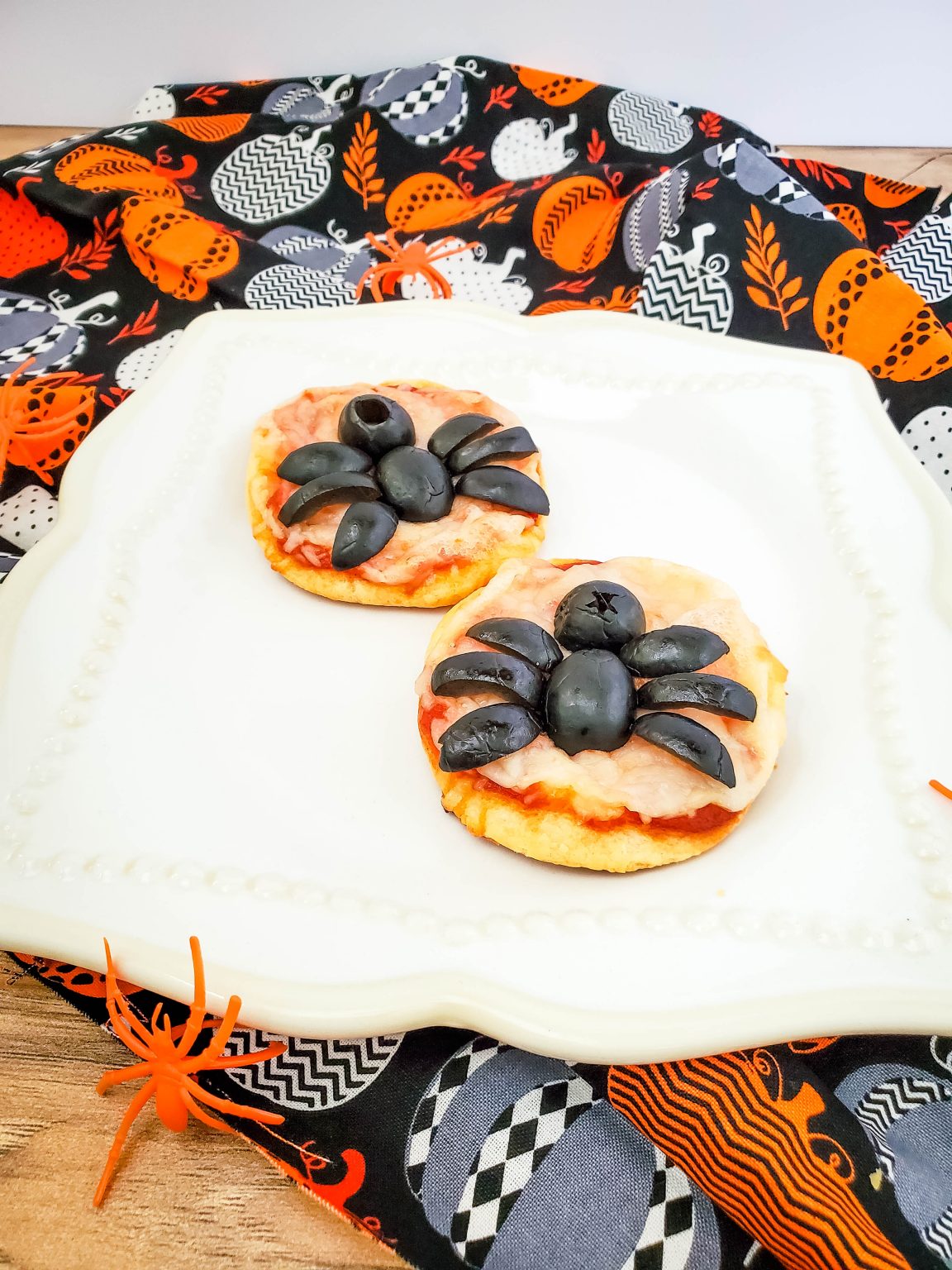Easy Halloween Spider Mini Pizza Bites - Sweet Pea